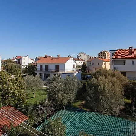 Apartman In With Terrace, Air Condition, Wifi, Washing Machine 3652-4 Rovinj