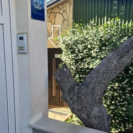 Apartment In With Terrace, Air Condition, Wifi, Washing Machine 3652-4 *