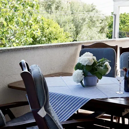 In With Terrace, Air Condition, Wifi, Washing Machine 3652-4 Apartment