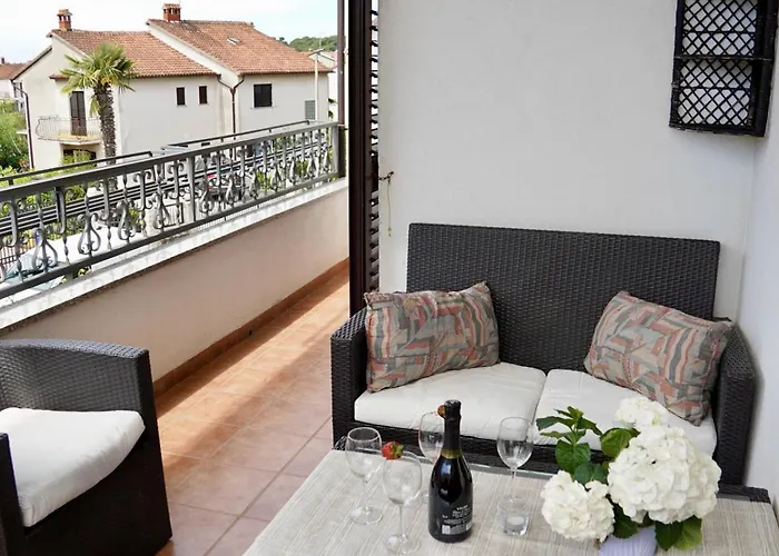 Διαμέρισμα In With Terrace, Air Condition, Wifi, Washing Machine 3652-4 Ρόβινι